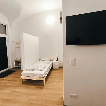 Mon 1